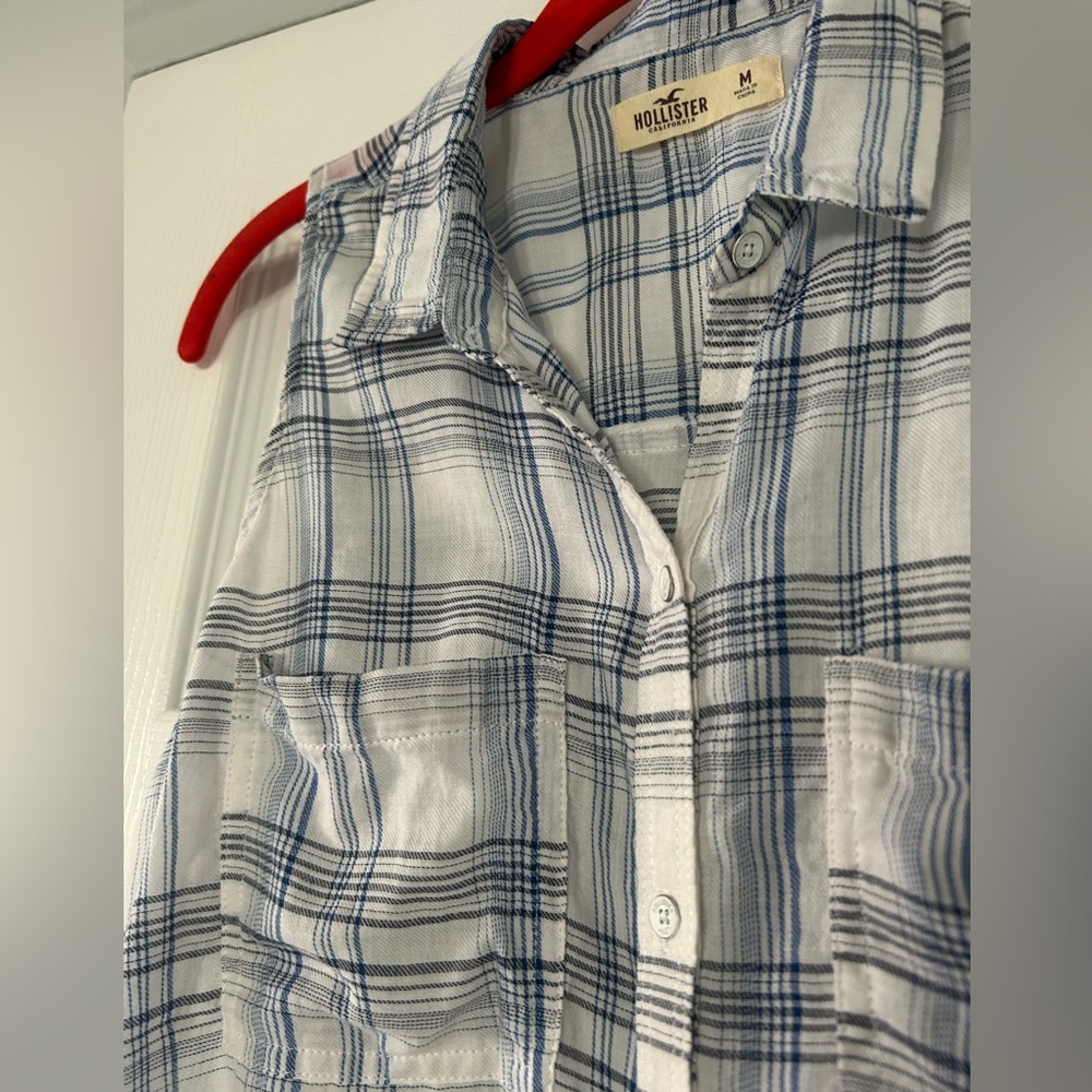 Hollister sleeveless button & tie front top - Picture 7 of 8